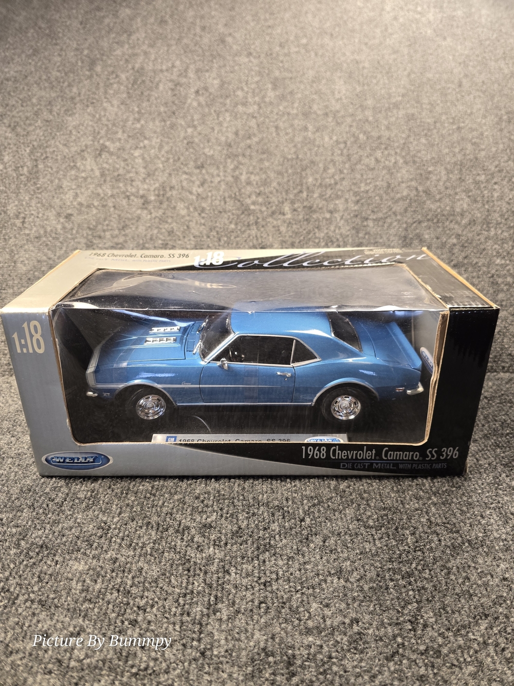 1:18 scale Welly diecast model of a 1968 Chevrolet Camaro SS 396 - Blue
